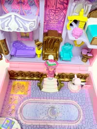 Image 11 of Ensemble bracelet et Polly Pocket La Valise Paris