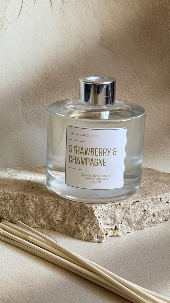 STRAWBERRY & CHAMPAGNE // REED DIFFUSER Image 2