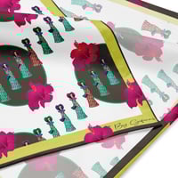 Image 2 of Cayenas Fucsia y muñecas sin rostro 