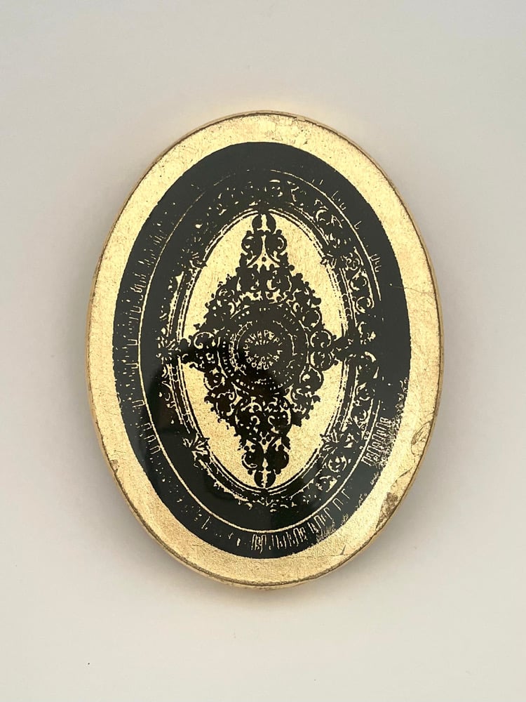 Image of Decorative Oval Gold leaf 13cm