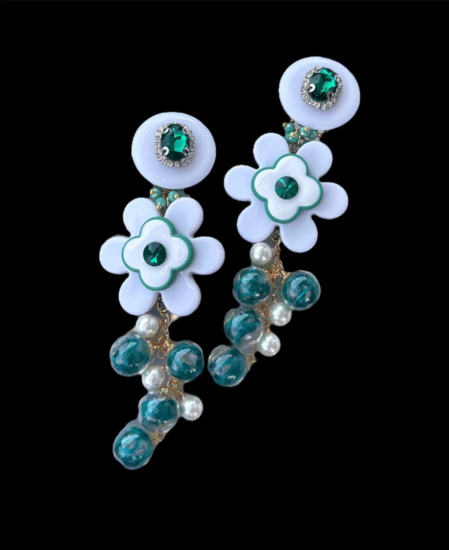 Image of Eugenia earrings 