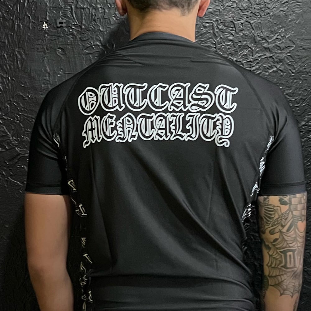 O/M Menace rash guard