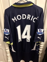 Image 10 of Tottenham Hotspur “MODRIĆ 14” 2010/11 Third Shirt + PL patches (XL)