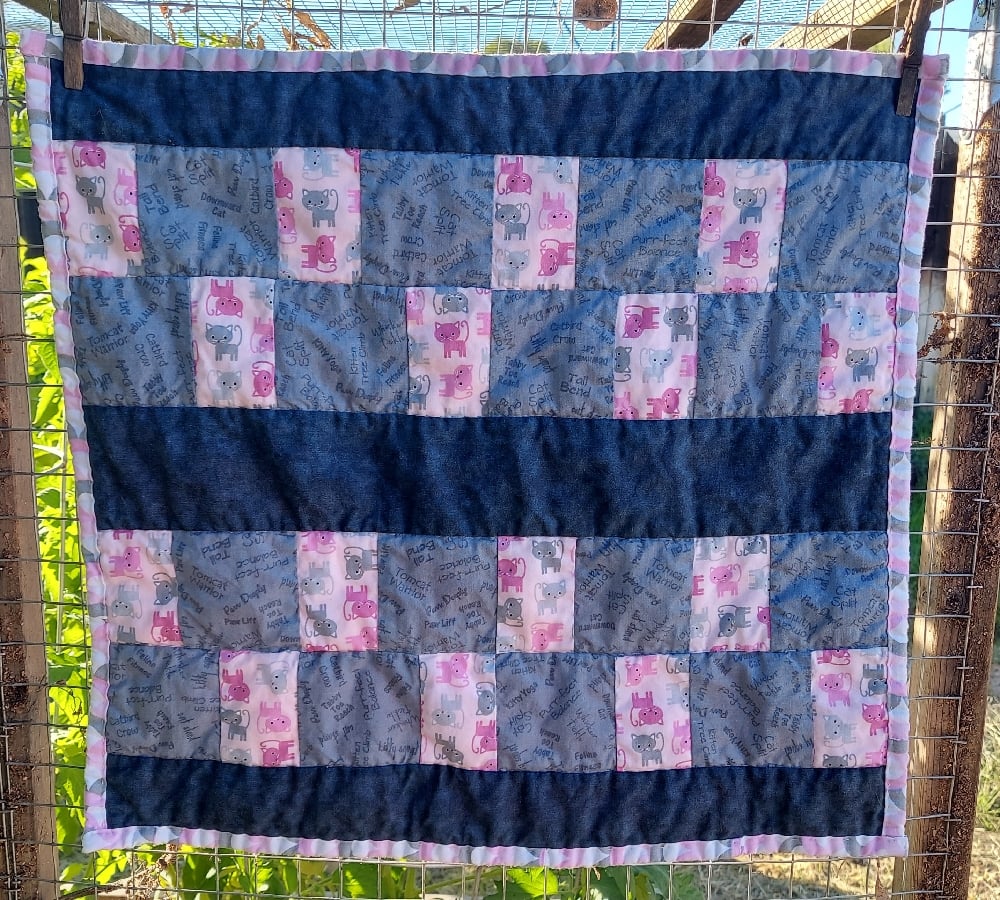 Image of Pink and Grey Cat Quilt