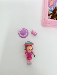 Image 12 of Ensemble bracelet et Polly Pocket La Valise Paris