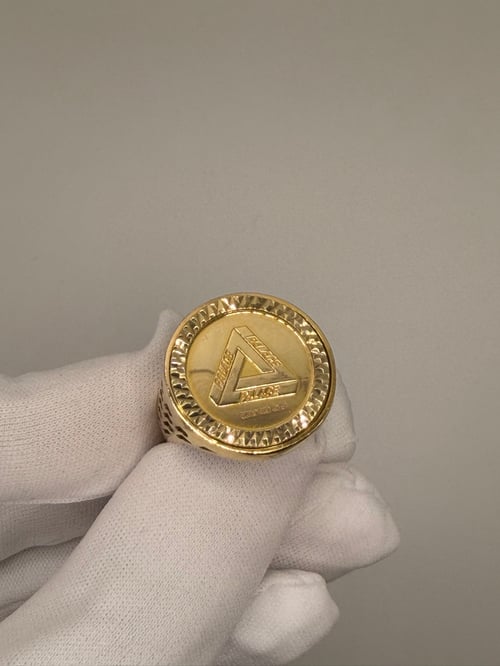 Image of Palace Skateboards 2017 Solid G 9K Sovereign Ring (Triferg)
