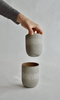 Image 2 of Speckled Grey Mug – Porcelain Inlay