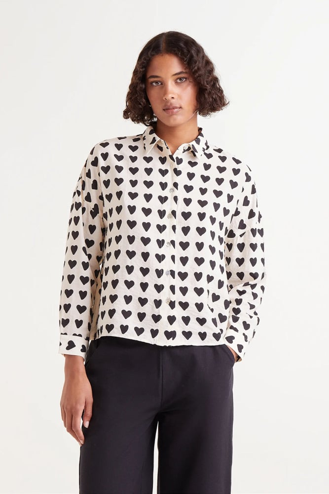 Image of CAMISA FLUIDA ESTAMPADO CORAZONES