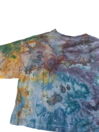 Image 5 of XS Crop Cotton Tee in Earthy Orb Ice Dye