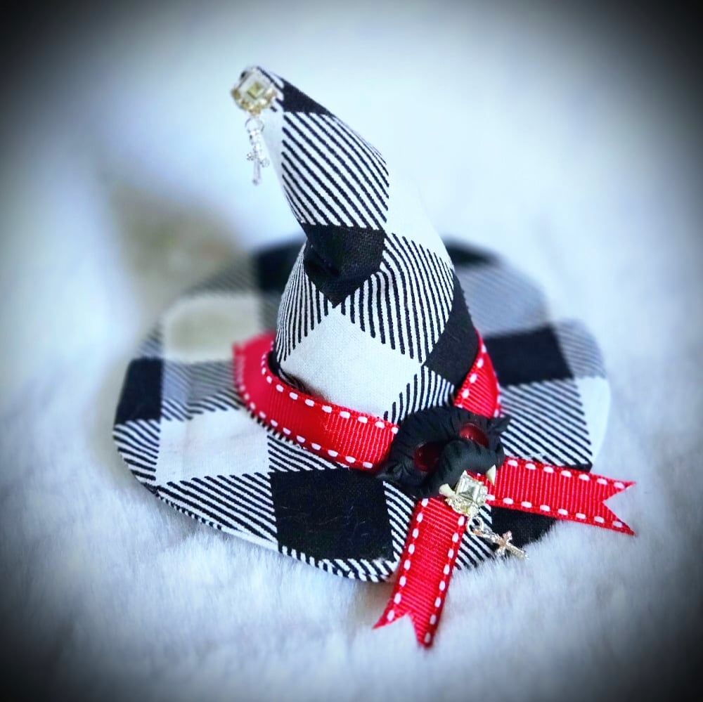 Image of White Check Beastie Hat Clip
