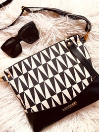 Image 2 of Black & cream triangle crossbody 