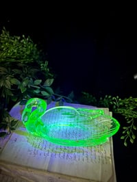 Image 5 of Cygne en ouraline, coupelle vide-poche, années 1920-30