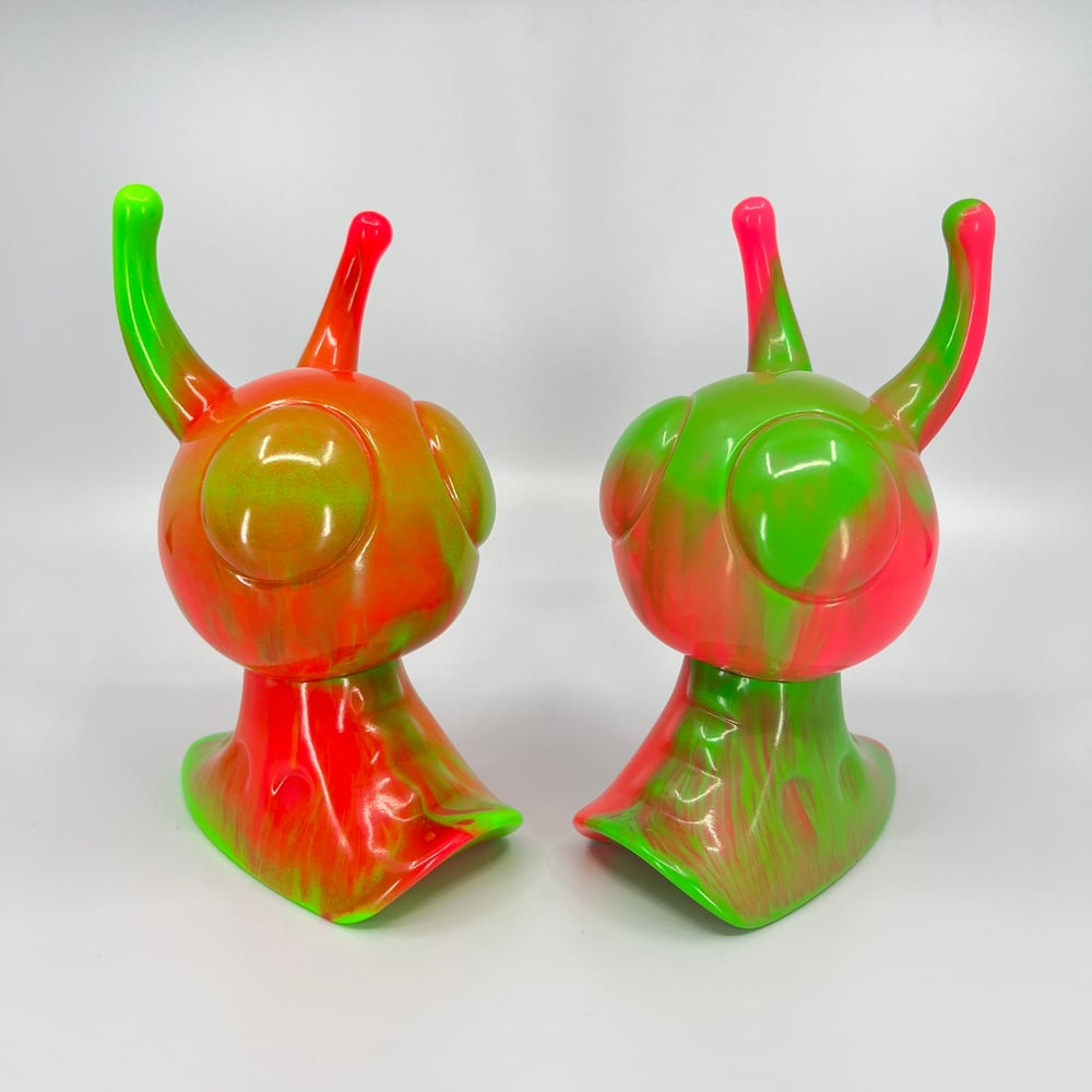 Image of DCON 2022 Exclusive Pink and Green Marbled 6” Soft Vinyl Snalien LE 48 1:8 Chase