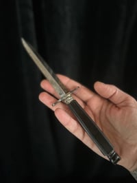 Image 2 of Dague de vertu, dague romantique dite « pique-couille ». Acier et ébonite, 1850-70