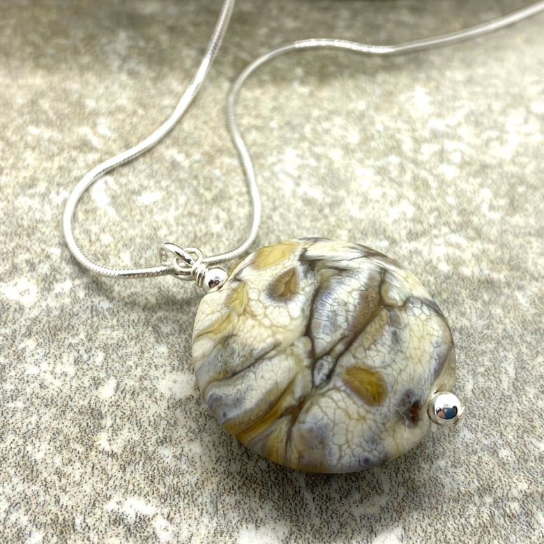 Image of Spa Stones Lentil Pendant 1