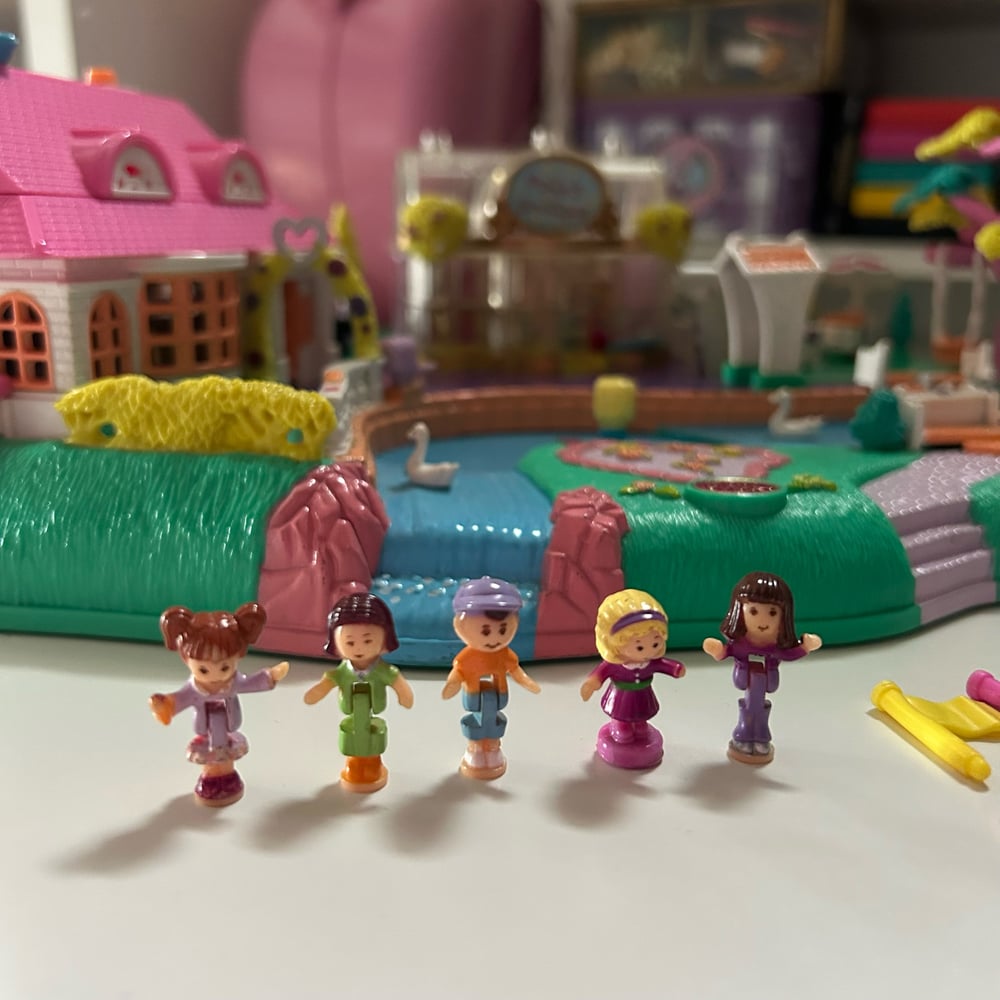 Image of Polly pocket magical movin pollyville