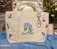 Image 3 of East Coast Hydrangea Tote Bag - White/Medium