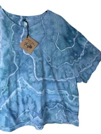 Image 4 of 3XL Crop Tee in Seaside Geode Ice Dye