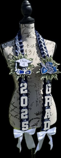 Image 11 of 2025 Graduation Lei 