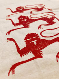 Image 2 of three lions t-shirt