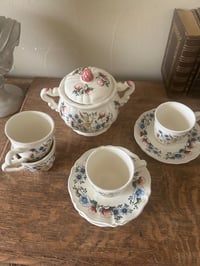 Image 1 of Service à café: 4 tasses et soucoupes, avec le sucrier. Faïence de Sarreguemines, 1970