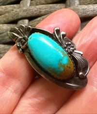 Image 2 of Vintage royston ring with flower detailing 