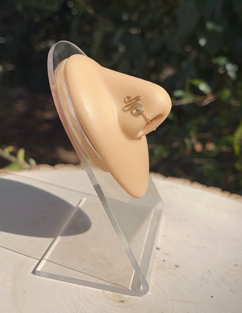 Image of Funky swirl nose cuff