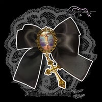 Black Daughter of a King Clip Bow - Gold Charm