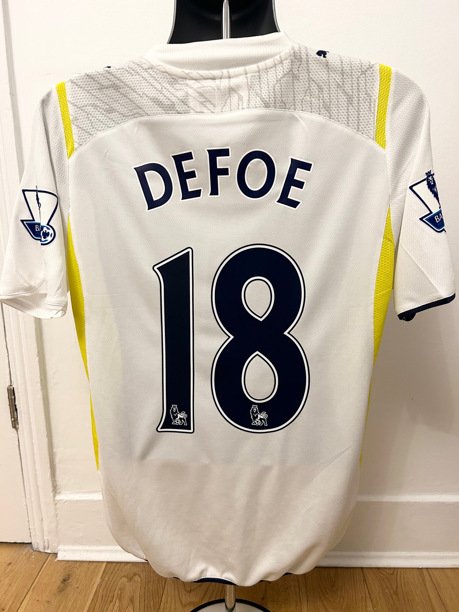 Image of Tottenham Hotspur “DEFOE 18” 2009/10 Home Shirt + patches (M)
