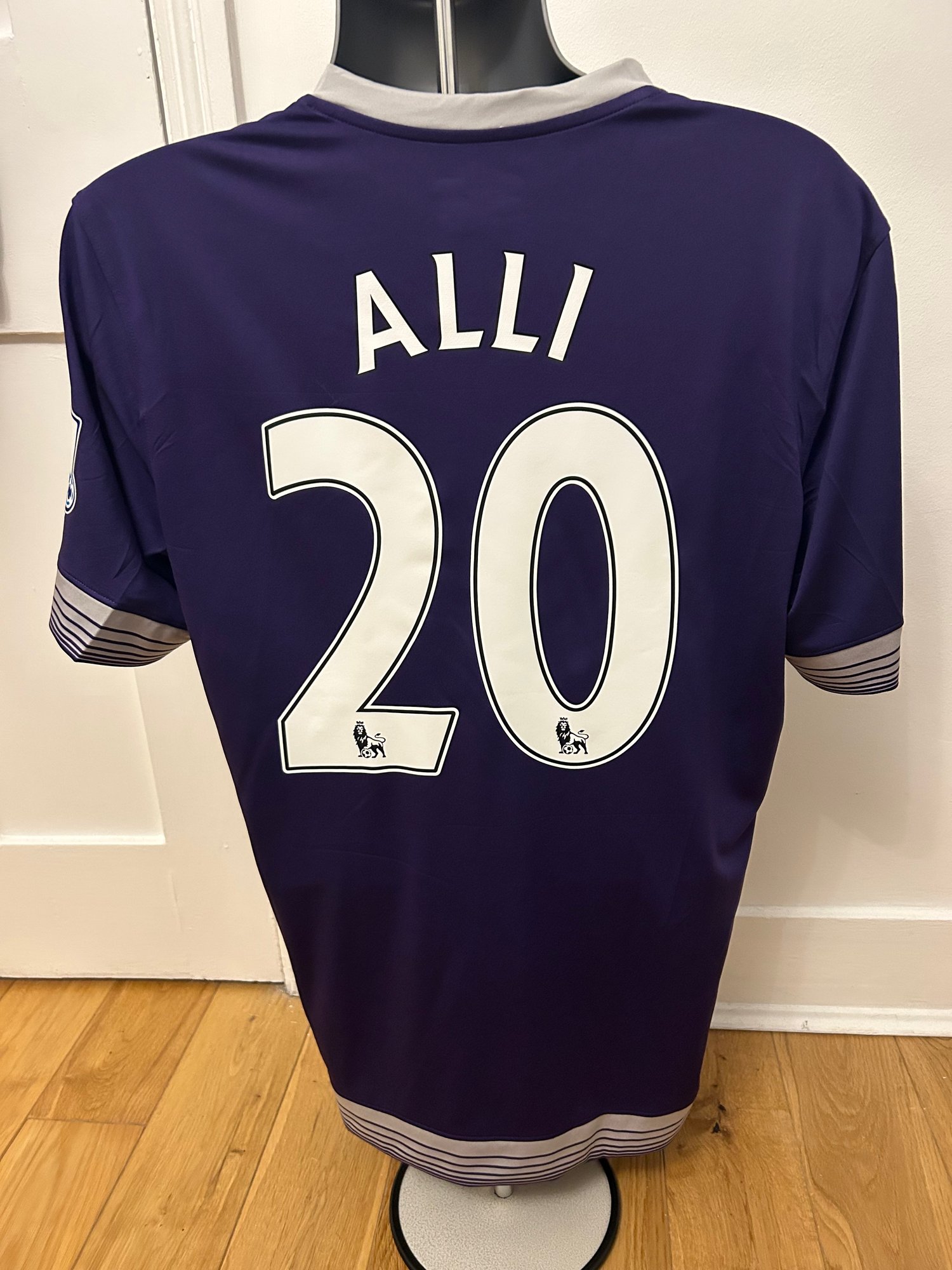 Image of Tottenham Hotspur “ALLI 20” 2015/16 Third Shirt + patches (L)