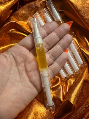 Image of Nourishing Nail Oil with Vitamin E Oil and Carrot Oil