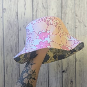 Image of Reversible Bucket Hat-retro-floral