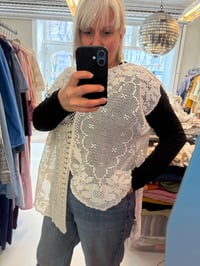 Image 5 of Daisy shirt, white (one size)