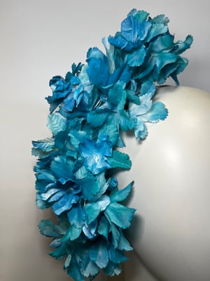 Image of Torquoise flower trail