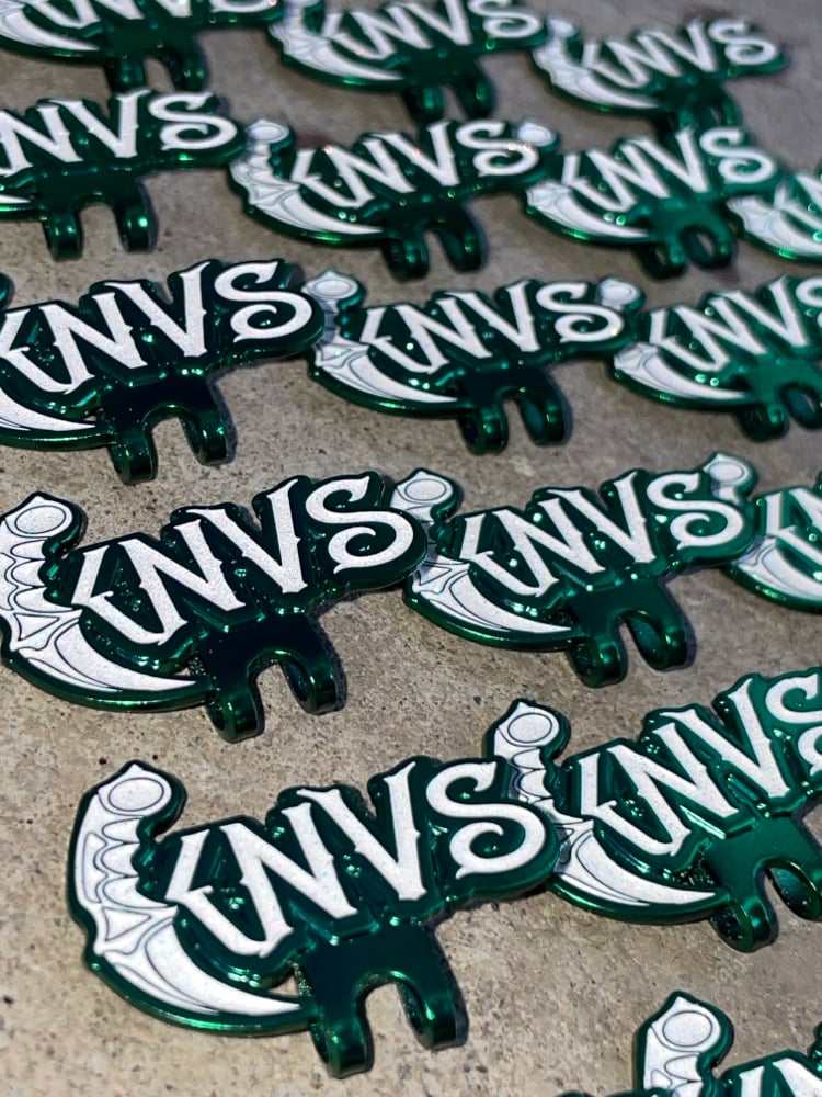 Garnet White “KNVS” Blip