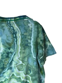 Image 3 of ♻️ UPCYCLED L Ladies Pickleball Crop Polo in Verdant Geode Ice Dye