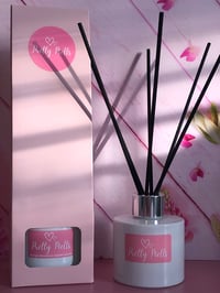 Image 3 of White Bottle Reed Diffuser 