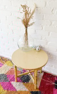 Image 1 of Table en rotin 