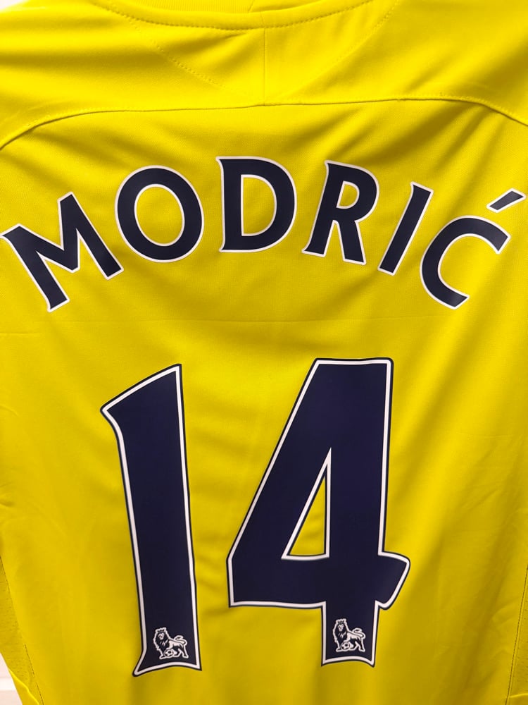 Image of Tottenham Hotspur “MODRIĆ 14” 2009/10 Third Shirt + PL patches  (XL)