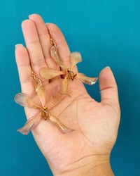 Image 2 of Aretes | Orquídea Vanda (n)