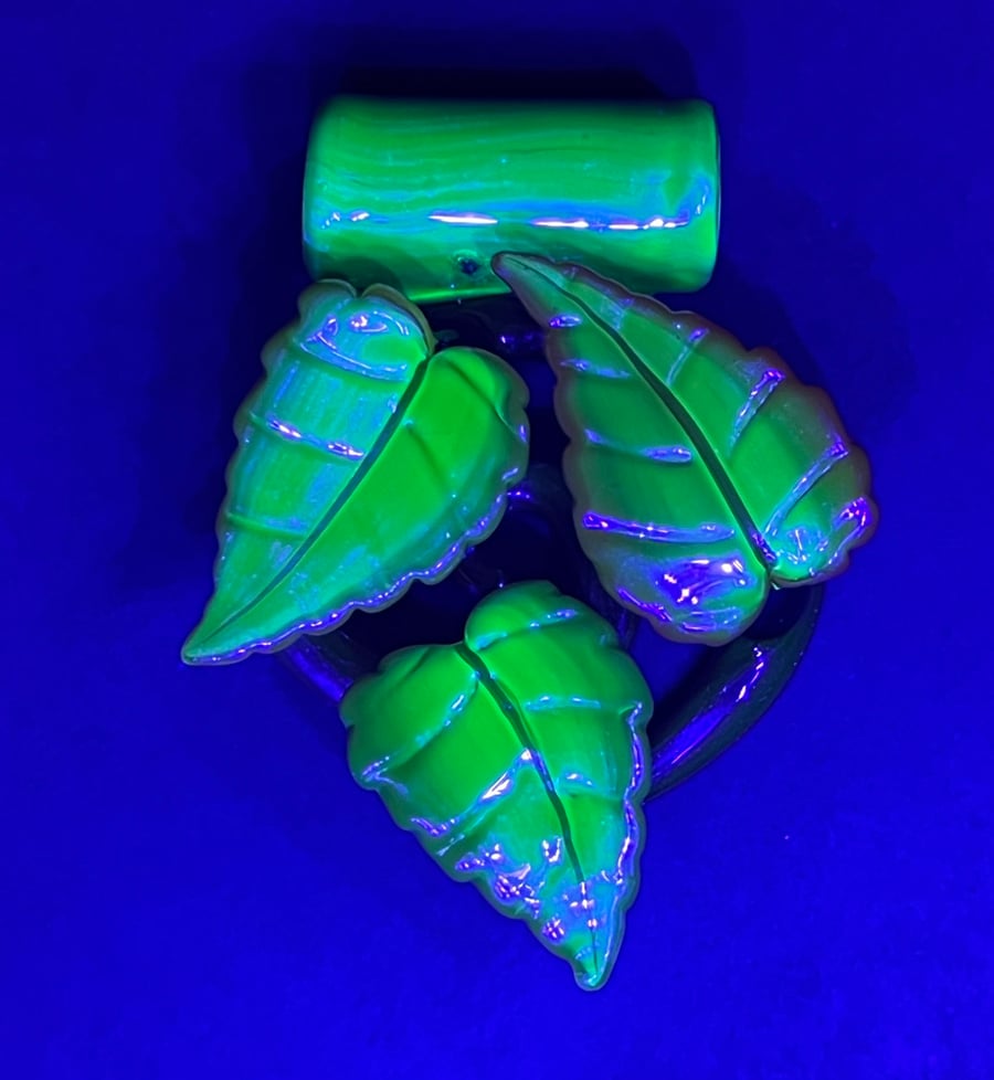 Image of Fall Fades 2025 Leaf Vine Pendant 11