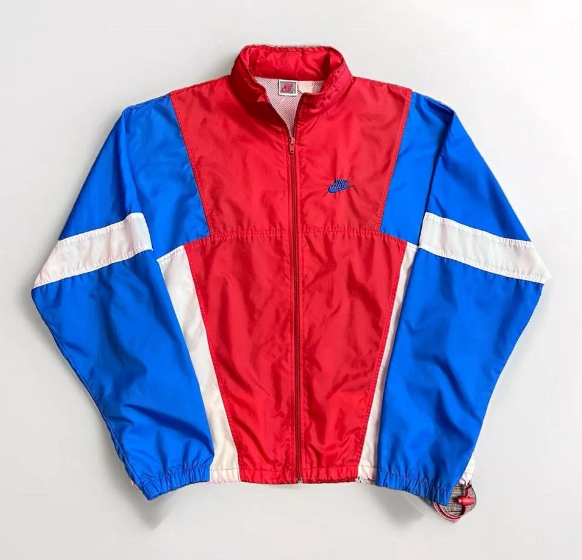 Red black and blue nike windbreaker online