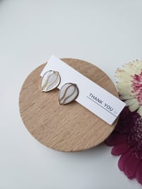 Tulip Stud Earrings (white)