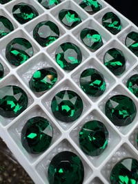 Image 1 of EMERALD- Zulay's Crystals Chaton