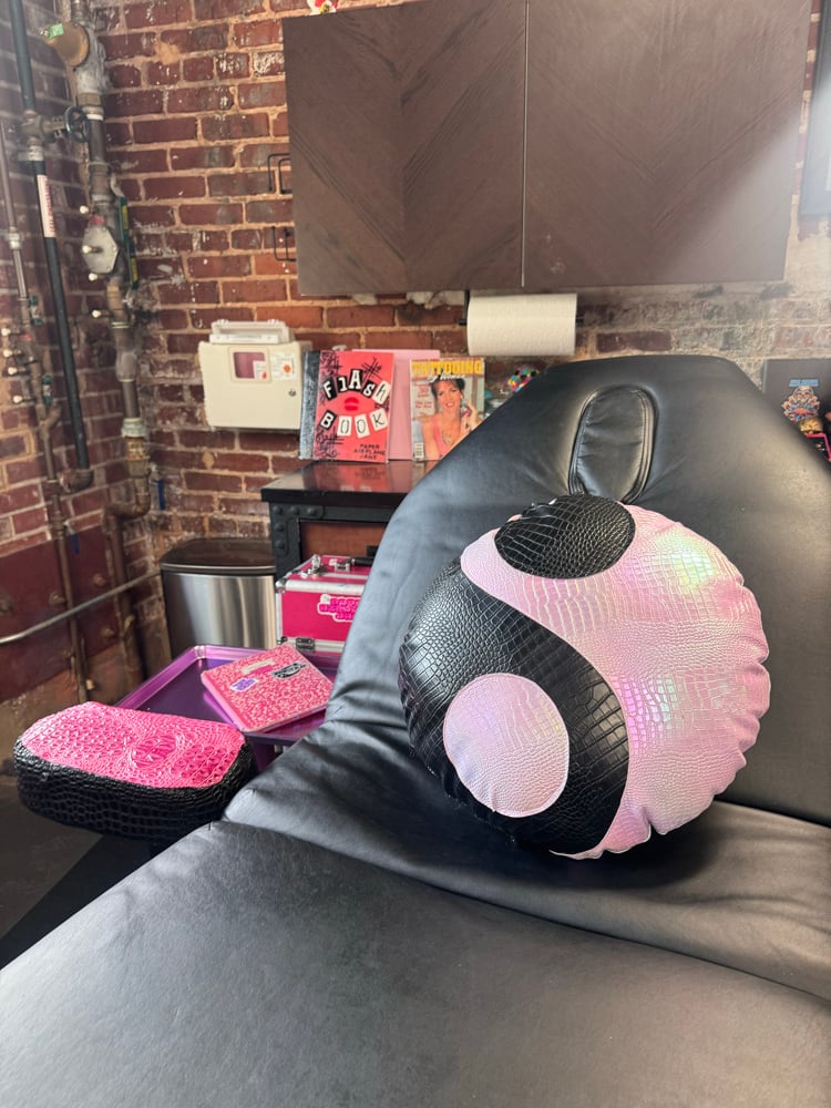 Image of Large circle pillow