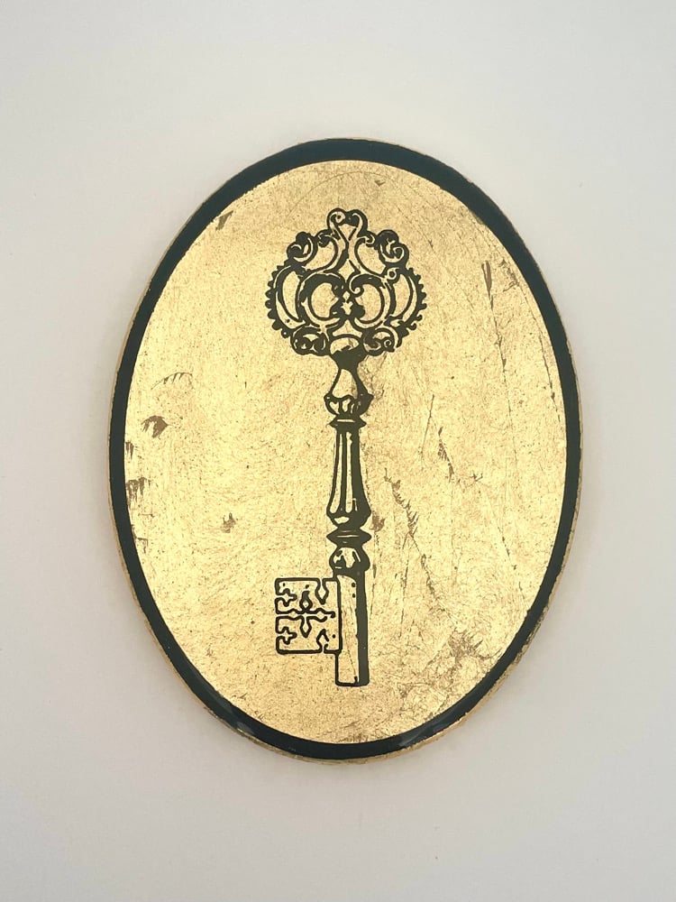 Image of Decorative Key Gold leaf Oval 13cm