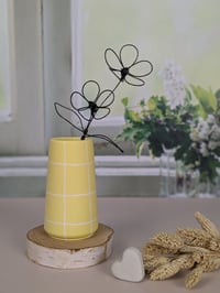 Image 1 of Petit vase jaune à carreaux