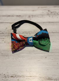 Image 2 of Tversoversløyfe med tegneseriefigurer