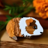 Gertie the guinea pig - brooch -  brown and honeycomb