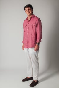 Image 4 of Camisa sahariana de lino frambuesa